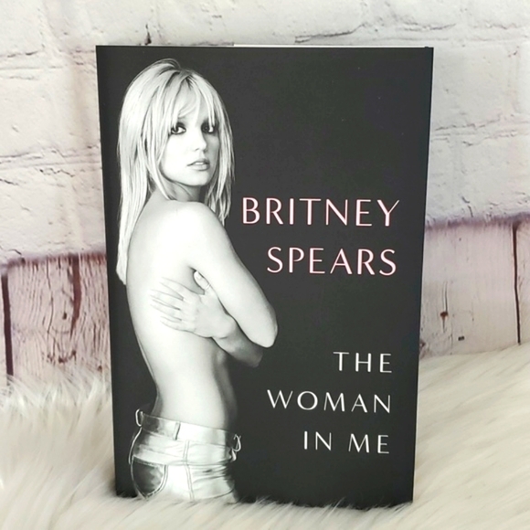 The Woman In Me Britney Spears Hardback Autobiography & Y2K Collectible Sticker - Picture 5 of 9